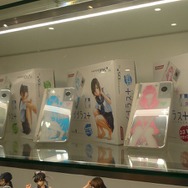 コナミスタイル東京ミッドタウン店オープン、開店前から多くのファンが駆けつける