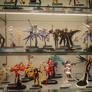 コナミスタイル東京ミッドタウン店オープン、開店前から多くのファンが駆けつける