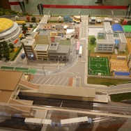 コナミスタイル東京ミッドタウン店オープン、開店前から多くのファンが駆けつける