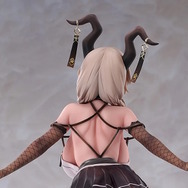 豊満でセクシー!『アズレン』「尾張」フィギュアが予約開始―作り込まれたコートは着脱も可能