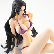 零れそうなほどの大ボリューム…！「ワンピース」水着の美女「ハンコック」フィギュアが抽選販売ー鑑賞の楽しみを広げる“ミラー台座”も付属