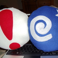 「化石」と「おとしあなのタネ」のクッションは手作り＆ラブリー