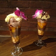 サンディのチョコレートサンデー超美味しいんですケド ― 「LUIDA'S BAR(ルイーダの酒場)」新メニューをチェック