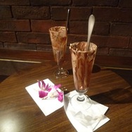サンディのチョコレートサンデー超美味しいんですケド ― 「LUIDA'S BAR(ルイーダの酒場)」新メニューをチェック