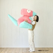 でかい…！『ポケモン』存在感抜群の「等身大ポリゴンぬいぐるみ