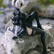 美しい座りポーズで魅せる脚…！「NieR:Automata Ver1.1a」より