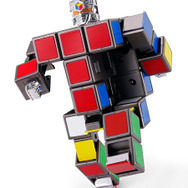 50周年ダブルアニバーサリー記念に「ルービックキューブ」が超合金化！ロボットに変形、ボタンを押すと腹部のパネルを発射