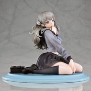 ペタンと座った太ももにも注目！『十三機兵防衛圏』主人公のひとり「冬坂五百里」が立体化―食パンをくわえたままの登校シーンを再現