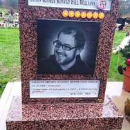 「遊戯王」カードをモチーフとした墓石が海外で話題に―22歳で他界した熱心な「遊戯王」ファンへ家族から最後の贈り物