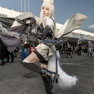 プラチナ『アークナイツ』／四巫日モミ（Instagram：momihi__444）