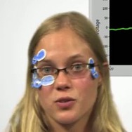 目玉で『スーパーマリオブラザーズ』を遊ぶハイテク技術