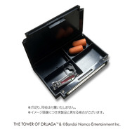 触れるのがタブーな端子部分を押すと…？40周年を迎える『ドルアーガの塔』が懐かしいファミリーカセットケースに！