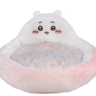 「ちいかわ」たちが愛犬、愛猫を包んでくれる！ふわもこ手触りの“ペットベッド”に癒される