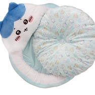 「ちいかわ」たちが愛犬、愛猫を包んでくれる！ふわもこ手触りの“ペットベッド”に癒される