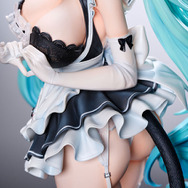 お値段11万のデカさ！『勝利の女神：NIKKE』メイド＆猫耳「プリバティ」が1/4スケールの超巨大スタチューで登場