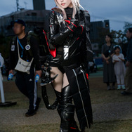 <ほねおーぶ>勝利の女神NIKKE 黒紅蓮 コスプレ ウィッグ付き コスプレ】黒スーツと洗練されたポージングが作り出す曲線美