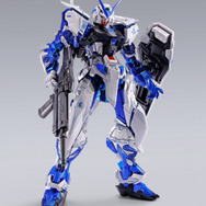 同シリーズからは今年8月に「METAL BUILD ブルーフレーム」も登場していました。
