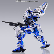 同シリーズからは今年8月に「METAL BUILD ブルーフレーム」も登場していました。