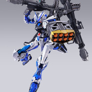 同シリーズからは今年8月に「METAL BUILD ブルーフレーム」も登場していました。