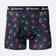 GUから「PlayStation」30周年コラボコレクション登場！発売当時の90年代をテーマに、象徴的なロゴやモチーフをデザイン