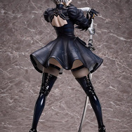 スラリとした美脚まで、1/4スケールで再現!「NieR:Automata」2Bフィギュアの圧倒的存在感