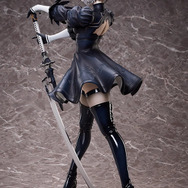 スラリとした美脚まで、1/4スケールで再現!「NieR:Automata」2Bフィギュアの圧倒的存在感