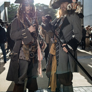 【コスプレ】安定のハーレイクイン、ペニーワイズらホラー映画の女体化もズラリ！「東京コミコン2024」美麗レイヤー10選【写真51枚】