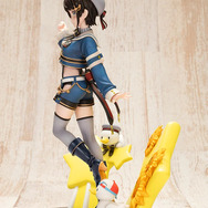 おへそもバッチリ！ホロライブ「大空スバル」がサスペンダー衣装で1/7スケールフィギュア化ーライブステージイメージの台座にはスバルドダック