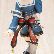 おへそもバッチリ！ホロライブ「大空スバル」がサスペンダー衣装で1/7スケールフィギュア化ーライブステージイメージの台座にはスバルドダック