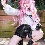 ユニ『勝利の女神：NIKKE』／六・店長（X：@llUxxUl6）