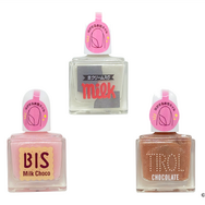 「チロルチョコ」がポーチやコスメに！？ 食べたくなるほど可愛い新アイテムがプライズ展開