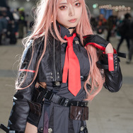 コスプレ】『NIKKE』ラピの隙の無いポージング&メリハリスタイル
