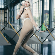 ブラン『勝利の女神:NIKKE』／Chooi Kai Xien（Instagram：kingangelcosplay_）