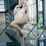 ブラン『勝利の女神:NIKKE』／Chooi Kai Xien（Instagram：kingangelcosplay_）