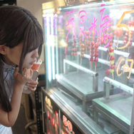 猫田あしゅ（X：@Nekota_Ashu）、洋服：不軌不軌