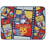 「トムとジェリー」85周年一番くじで仲良くケンカする2人のフィギュアがたっぷり！「階段の形になったトム」の折り畳みクッションも必見