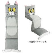 「トムとジェリー」85周年一番くじで仲良くケンカする2人のフィギュアがたっぷり！「階段の形になったトム」の折り畳みクッションも必見