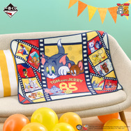 「トムとジェリー」85周年一番くじで仲良くケンカする2人のフィギュアがたっぷり！「階段の形になったトム」の折り畳みクッションも必見