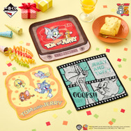 「トムとジェリー」85周年一番くじで仲良くケンカする2人のフィギュアがたっぷり！「階段の形になったトム」の折り畳みクッションも必見