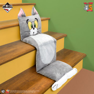 「トムとジェリー」85周年一番くじで仲良くケンカする2人のフィギュアがたっぷり！「階段の形になったトム」の折り畳みクッションも必見