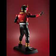 あれから25年…「仮面ライダークウガ」約40cmの巨大スケール
