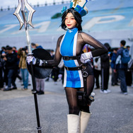 メイデン：アイスローズ『勝利の女神:NIKKE』／Kadorin 仁美（Instagram：kadorin.hitomi）