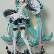 「レーシングミク」が可愛い！充実の「ホロメン」“ポッパレ”シリーズも楽しい「ワンフェス」Vアイドルフィギュアに熱視線