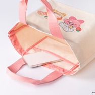 「カービィカフェ」まんまる顔のスイーツバーガー、その美味しさ“はみ出し級”!お菓子入りトートバッグがJR東京駅で再販