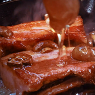 上手に焼けましたー♪ 『モンハンワイルズ』の焚き火料理をベーコン、マッシュルーム、ハチミツでリアルに再現!「絶対美味い」と大評判