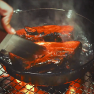 上手に焼けましたー♪ 『モンハンワイルズ』の焚き火料理をベーコン、マッシュルーム、ハチミツでリアルに再現!「絶対美味い」と大評判