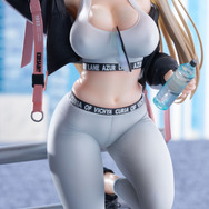 タイトな衣装で豊満ボディがパツパツ…！『アズレン』より「ケルサン」が着せ替え”ホーリー・ランニング”姿で立体化