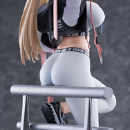 タイトな衣装で豊満ボディがパツパツ…！『アズレン』より「ケルサン」が着せ替え”ホーリー・ランニング”姿で立体化