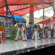 これがアメリカのガンダムベース!ガンプラ無料配布や巨大立像の展示など、家族で楽しめる“体験”を重視した内容に【フォトレポ】