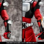 戦わなければ生き残れない！「仮面ライダー龍騎」が圧倒的な可動域でアクションフィギュア化―OPで印象的な複眼も光る